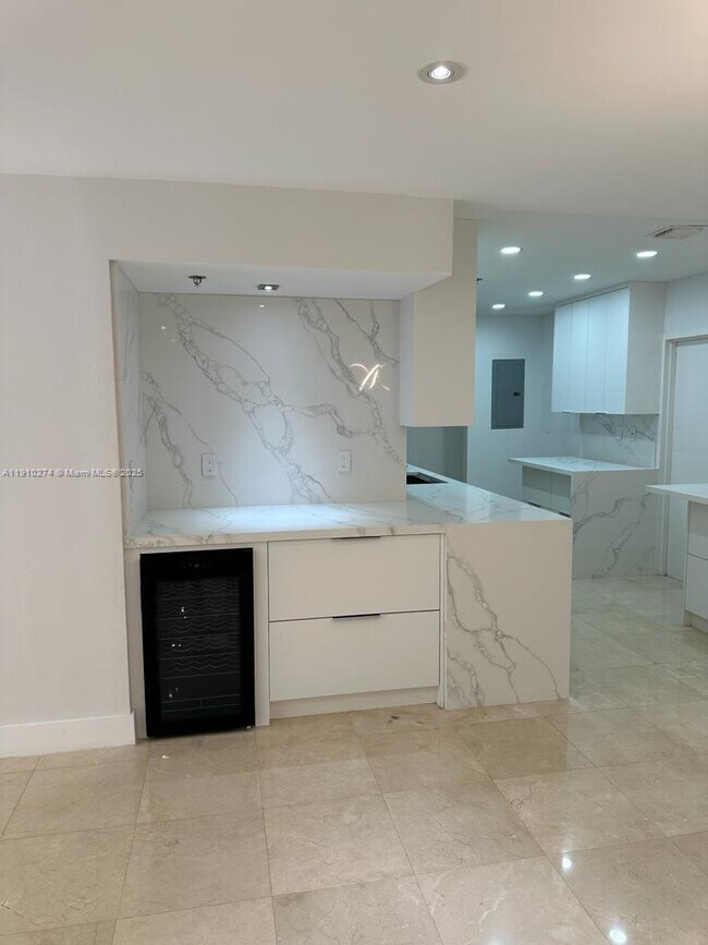 Building Photo - 251 Crandon Blvd