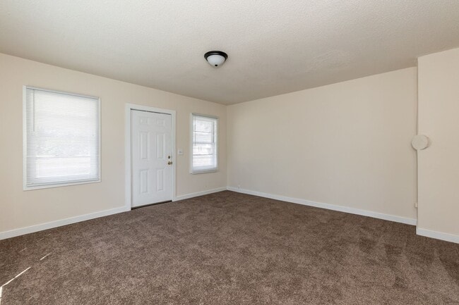 Building Photo - One bedroom home available in Dunn