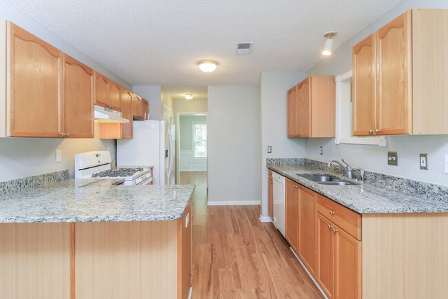 Building Photo - 1005 Crooked Creek Ct SE