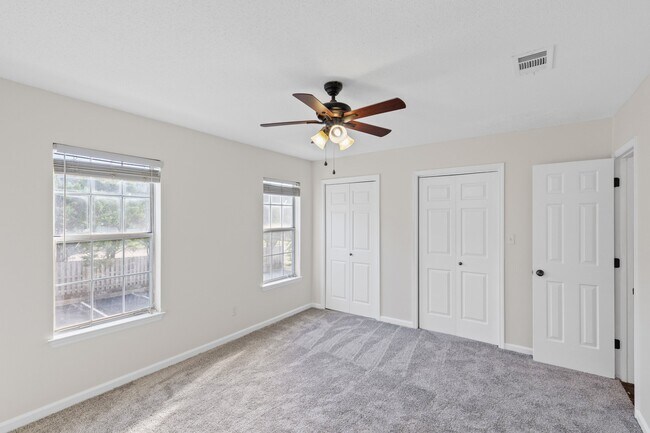Building Photo - 2018 Briar Ct
