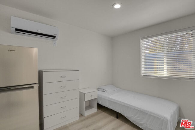 Building Photo - 7705 Baird Ave