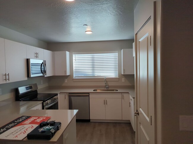 Building Photo - Brand New 2 Bedroom Condo. Pet Friendly!