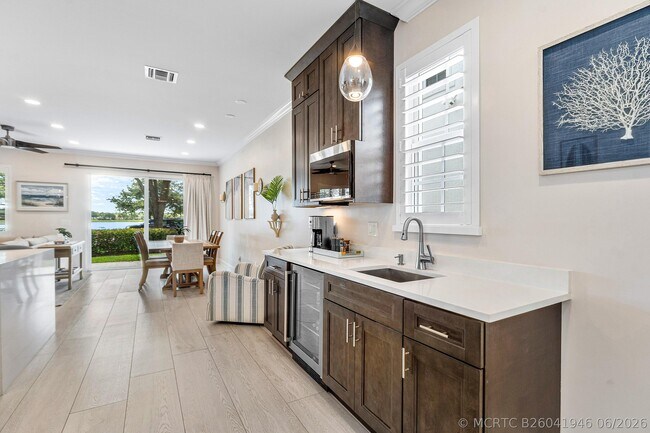 Building Photo - 550 Tomahawk Ct