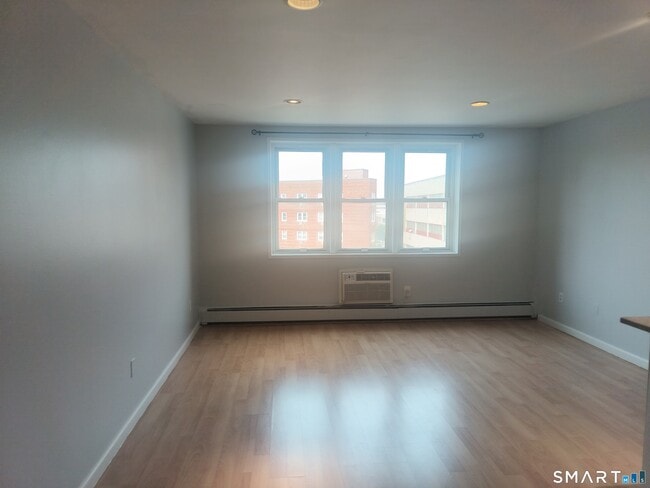 Building Photo - 140 Grove St