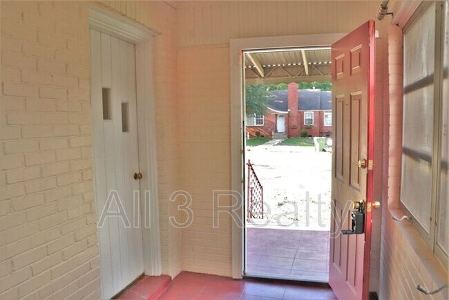 Building Photo - 2320 McCarter Ave