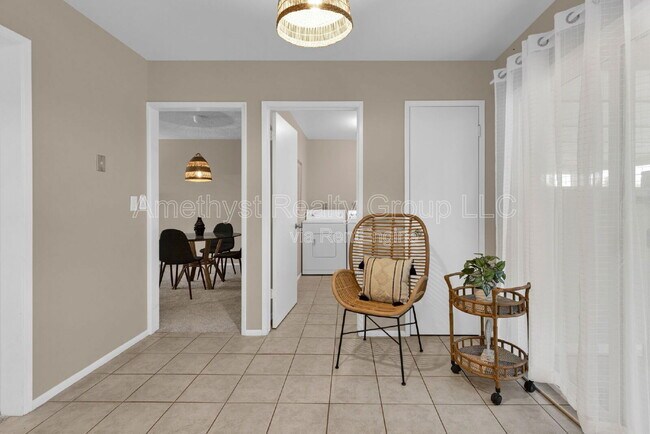 Building Photo - 10547 W Coggins Dr