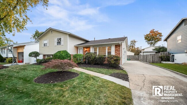 Building Photo - Lovely 4 BR/2.5 BA Split-level in Quite Ne...