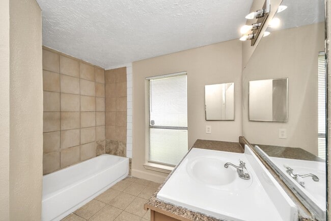 Building Photo - 7503 Roaring Springs Dr