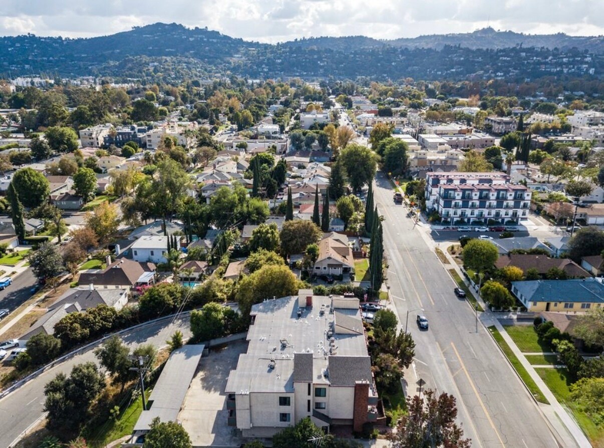 Building Photo - 4524 Tujunga Ave