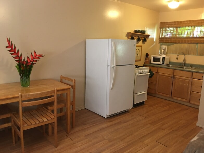 Kitchenette - 714A Wainaku St
