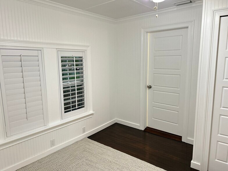 Building Photo - 221 Durrance St