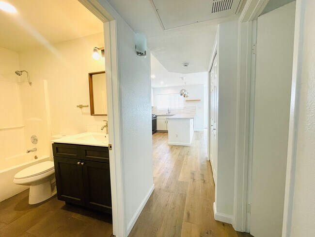 Building Photo - Beautifully Upgraded Apartment in Gated Co...
