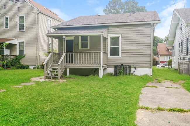 Building Photo - 628 S 40th St