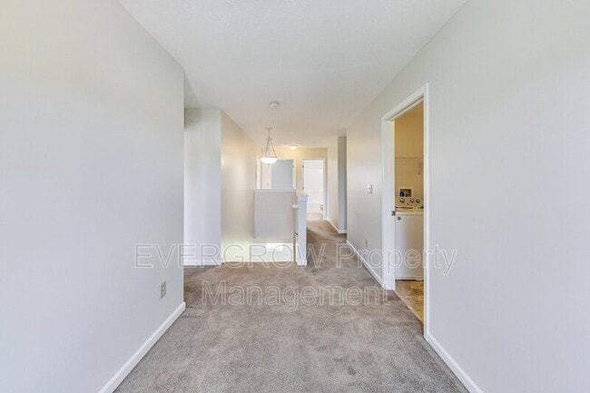 Building Photo - 839 Stonehurst Dr