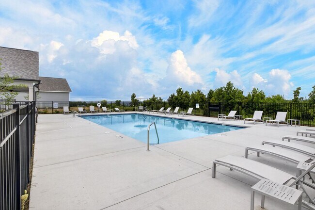 Building Photo - 5044 Highwood Dr