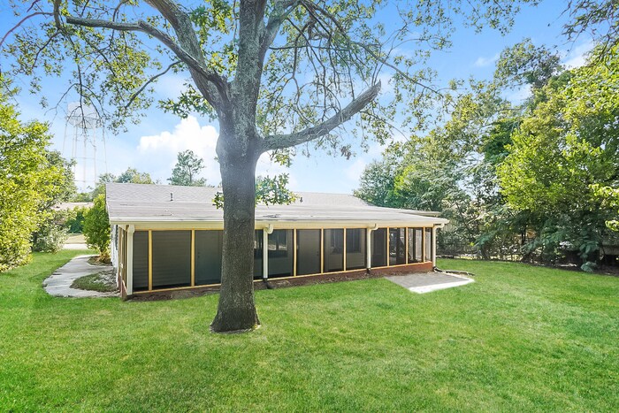 Building Photo - 2801 Deen Ave