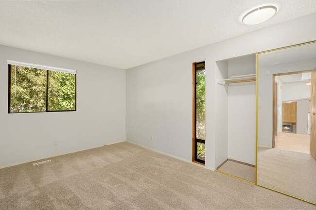 Building Photo - 3 Bedroom 2.5 Bath Home Near Microsoft