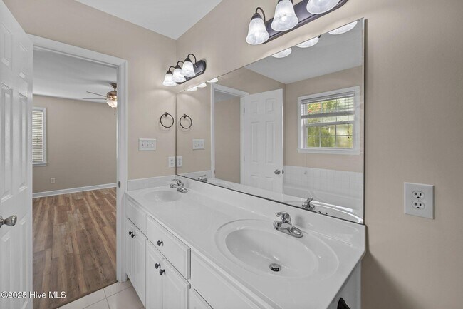 Building Photo - 100 Iverson Ln