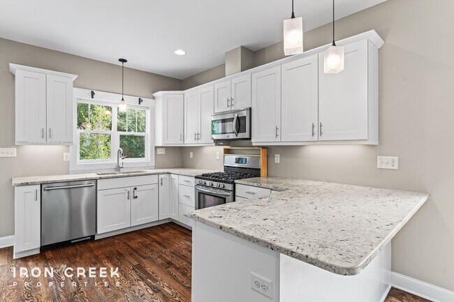Building Photo - Elegant Contemporary Home in North Asheville