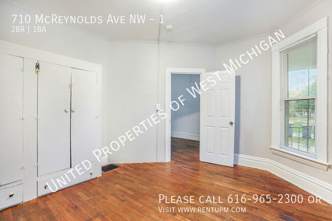 Building Photo - Available Now | Quaint 2 Bedroom, 1 Bathro...