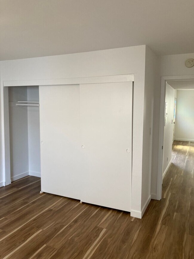 Building Photo - 3811 Green Ave