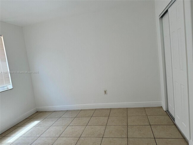 Building Photo - 1851 NE 168th St