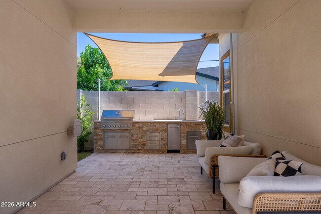 Building Photo - 1555 E Ocotillo Rd
