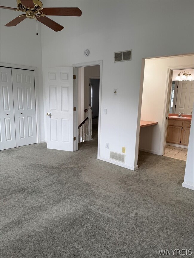 Building Photo - 304 Forest Edge Dr