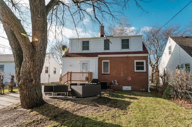 Backyard - 5940 N Lydell Ave