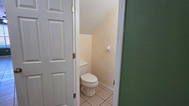 Building Photo - FOR RENT 2 bed 2.5 bath Condominium
