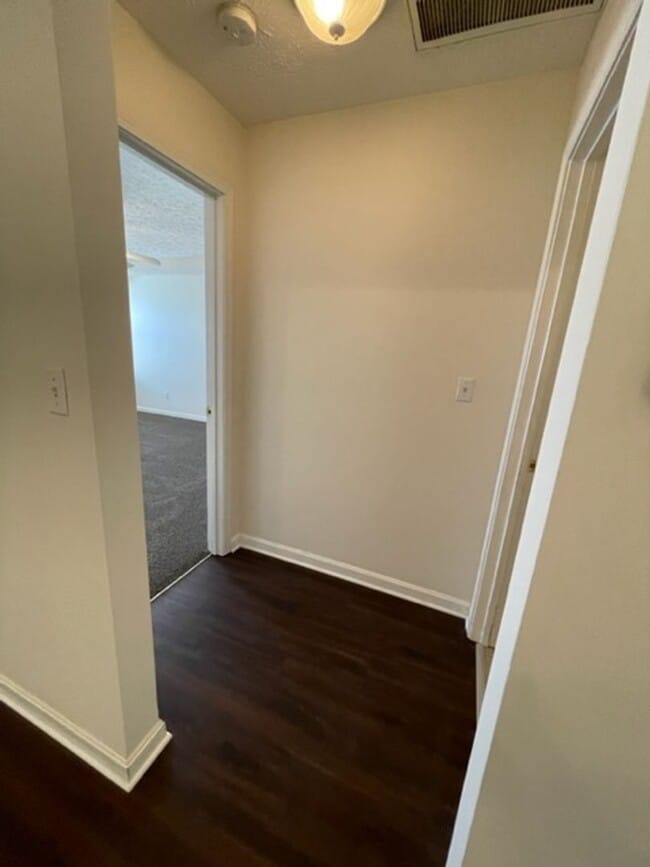 Building Photo - 216 Applewood Ln