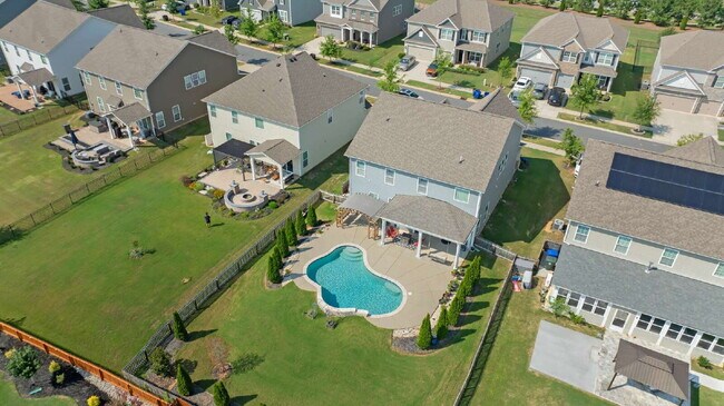 Building Photo - Beautiful Upscale Executive Home with Pool 4B/3Bth with 3,100 sqft