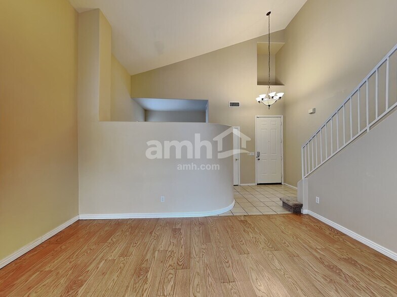 Building Photo - 9216 E Keats Ave