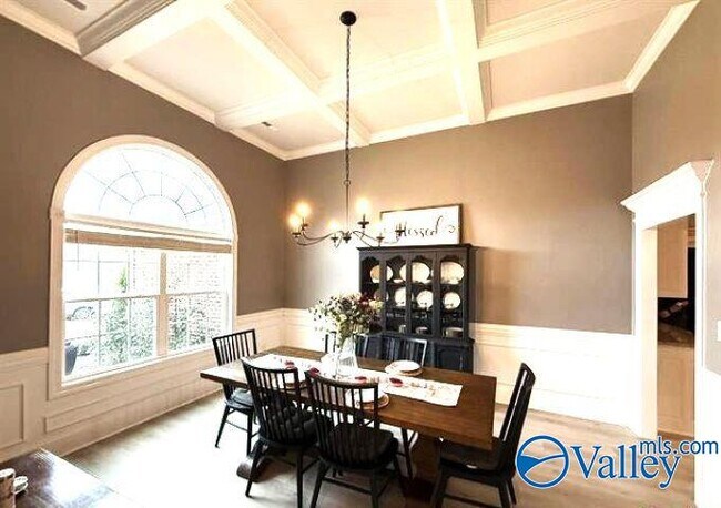 Building Photo - 17123 Stonegate Dr