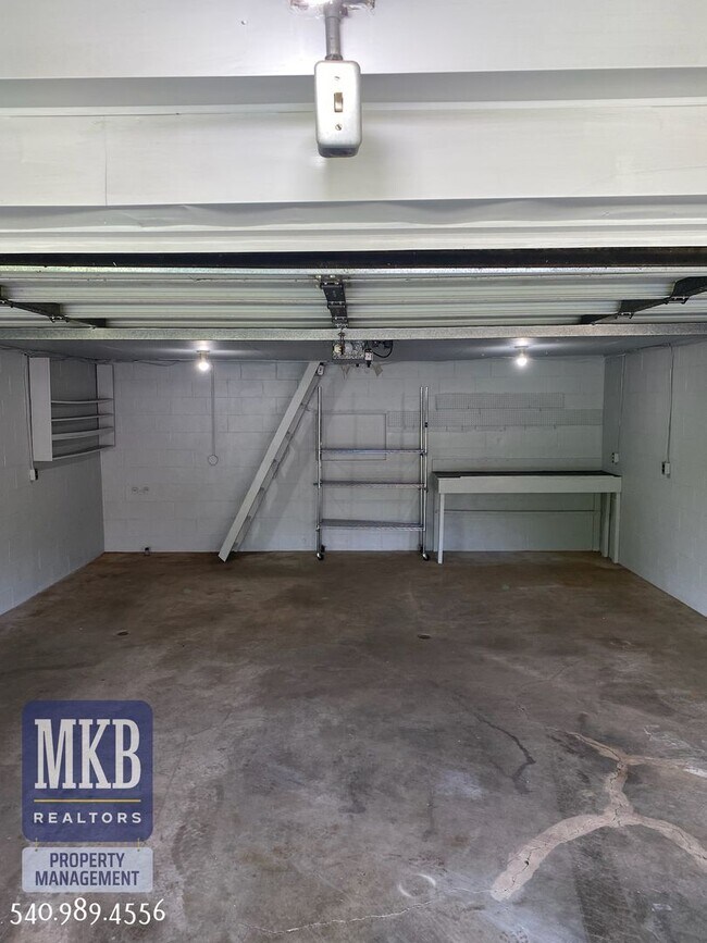 Building Photo - 2-Possibly 3 Bedroom completly remodeled home in Clearbrook