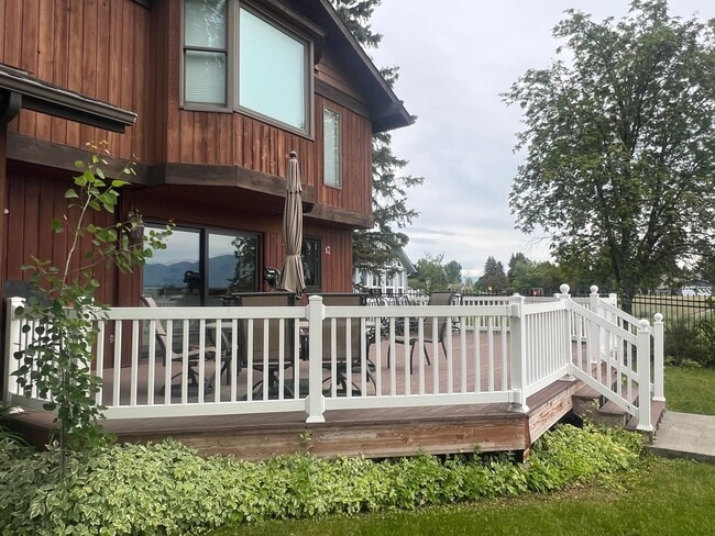 Building Photo - Kalispell Home with stunning mountain views