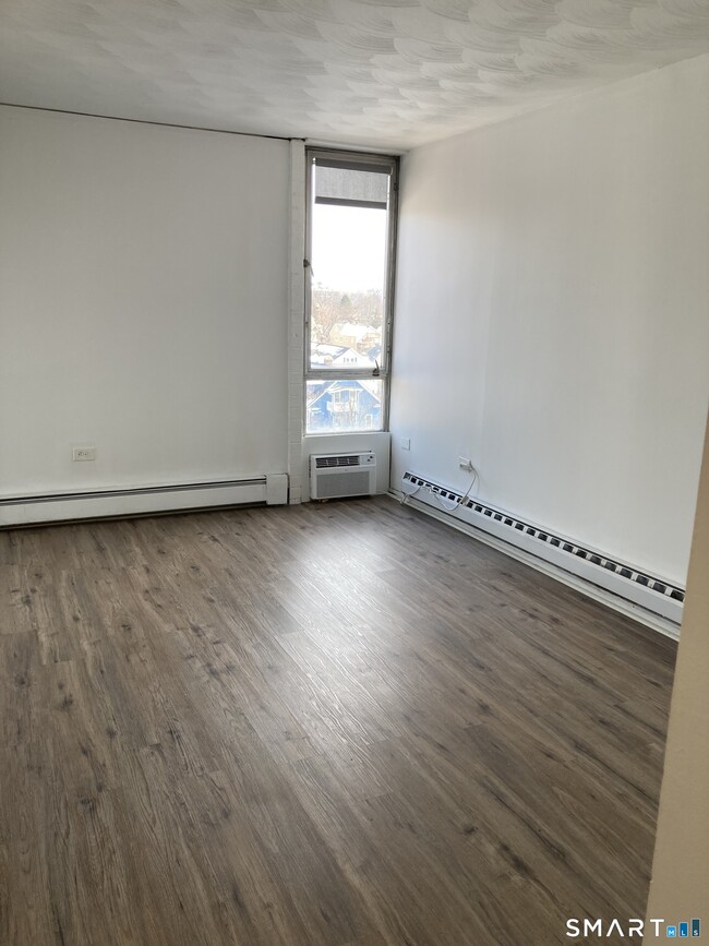 Building Photo - 87 Glenbrook Rd