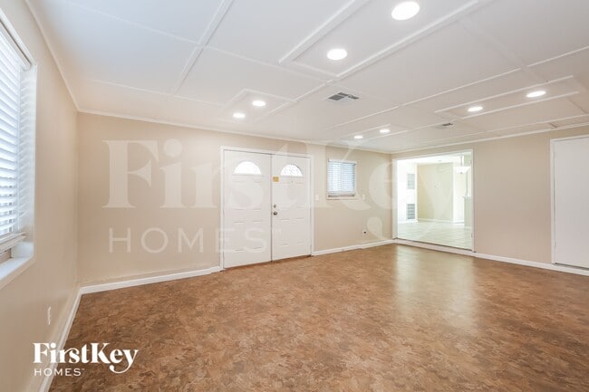 Building Photo - 5925 Pebble Beach Blvd