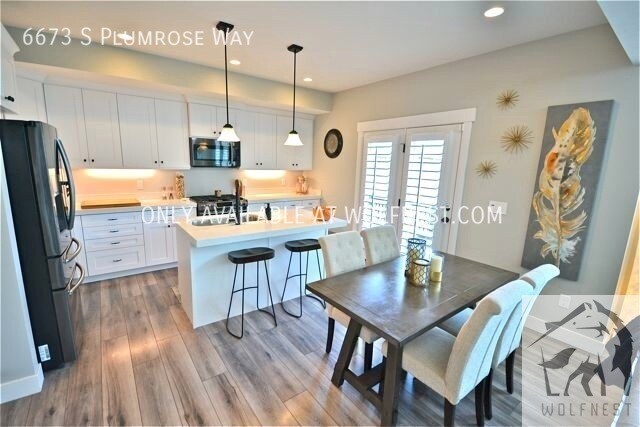 Building Photo - No Deposit Option! Ravishing 3 Bedroom Tay...