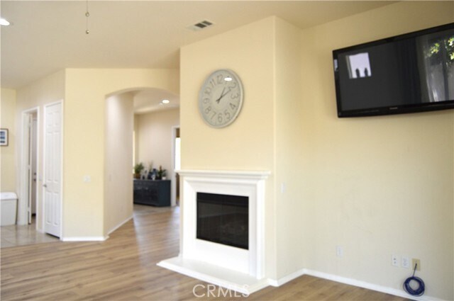 Building Photo - 1745 S Forest Oaks Dr