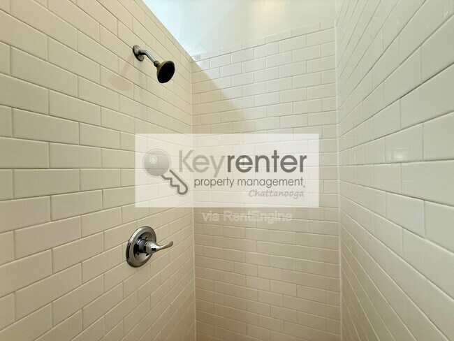 Building Photo - 1115 E 8th St