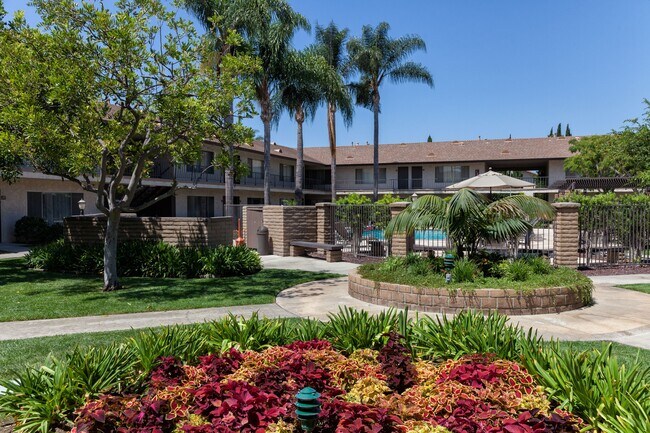 Building Photo - La Paz Apartments