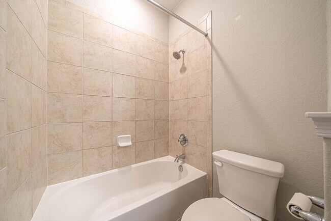 Building Photo - 830 Rench