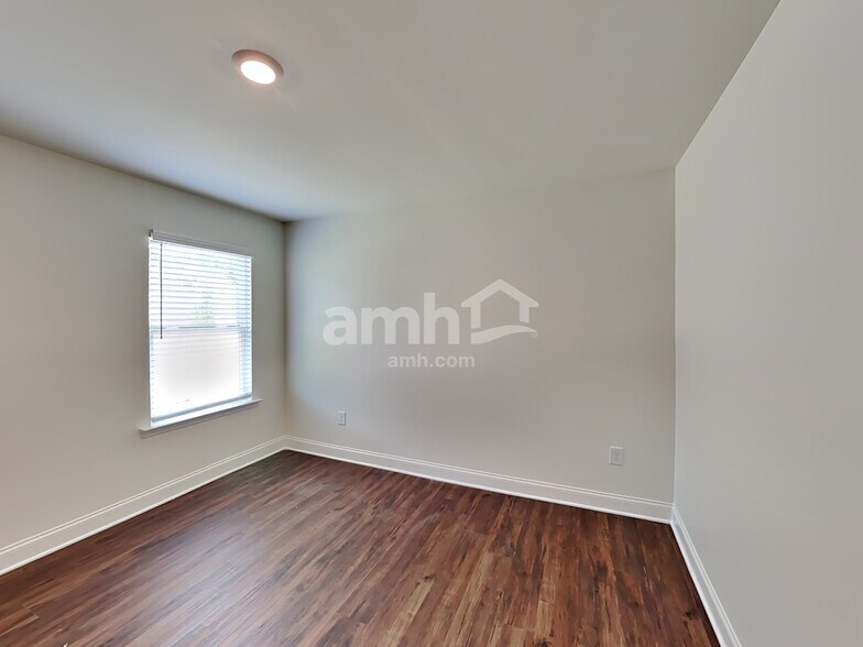 Building Photo - 808 Headland Wy