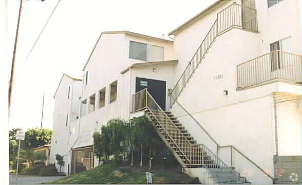 Building Photo - Vermont Avenue Apartments