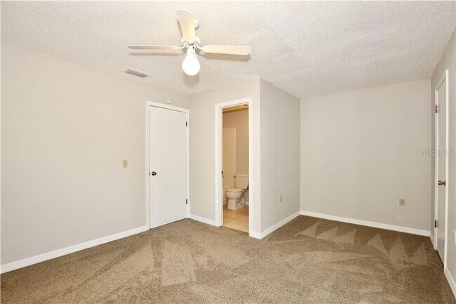 Building Photo - Just Listed!   Updated 2 Bedroom Townhome located in Downtown Orlando