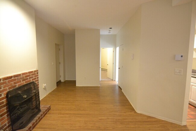 Building Photo - 67 St Germain St