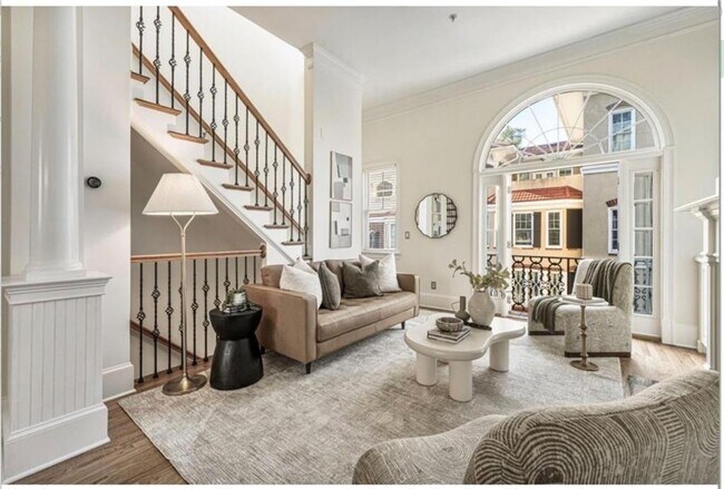 Building Photo - 802 Clifton Heights Ln NE