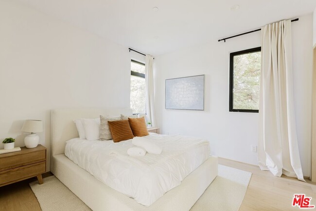 Building Photo - 9064 Harland Ave