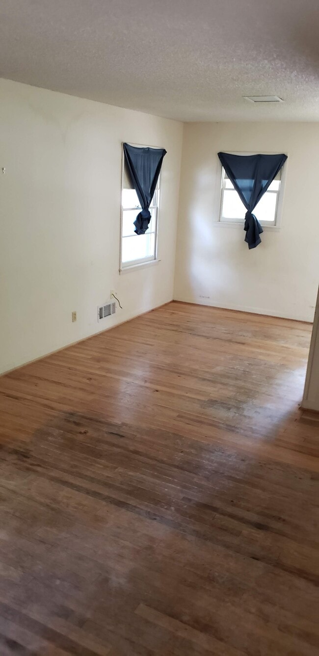 Building Photo - 1311 Patricia Dr